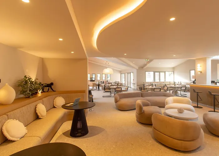 Golden Tulip Avignon Le Paradou